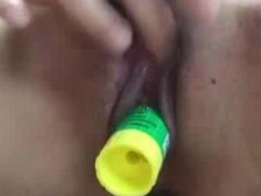 美女自慰，小穴湿漉漉