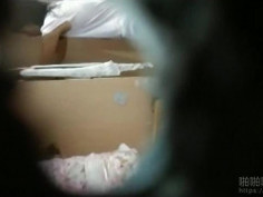 無良房東針孔偷拍合租女房客換衣